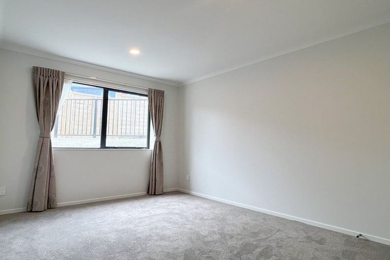 Photo of property in 98 Taikura Avenue, Red Beach, 0932