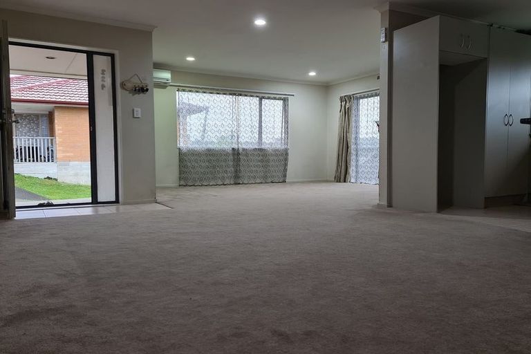 Photo of property in 229 Triangle Road, Massey, Auckland, 0614