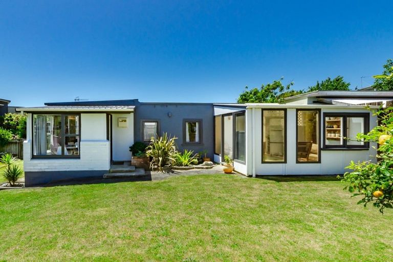Photo of property in 15 Rua Road, Paraparaumu Beach, Paraparaumu, 5032
