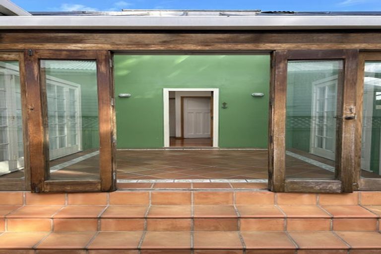 Photo of property in 281 The Parade, Island Bay, Wellington, 6023