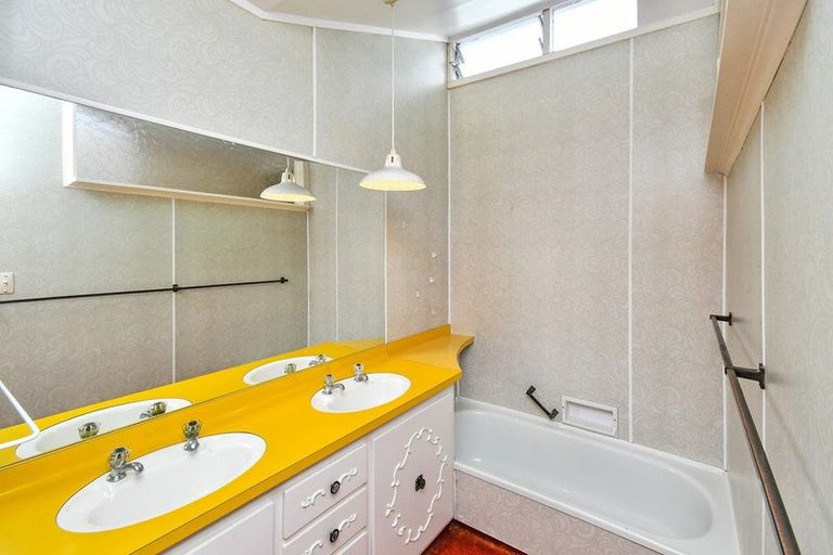 Photo of property in 43 Mckean Avenue, Manurewa, Auckland, 2102