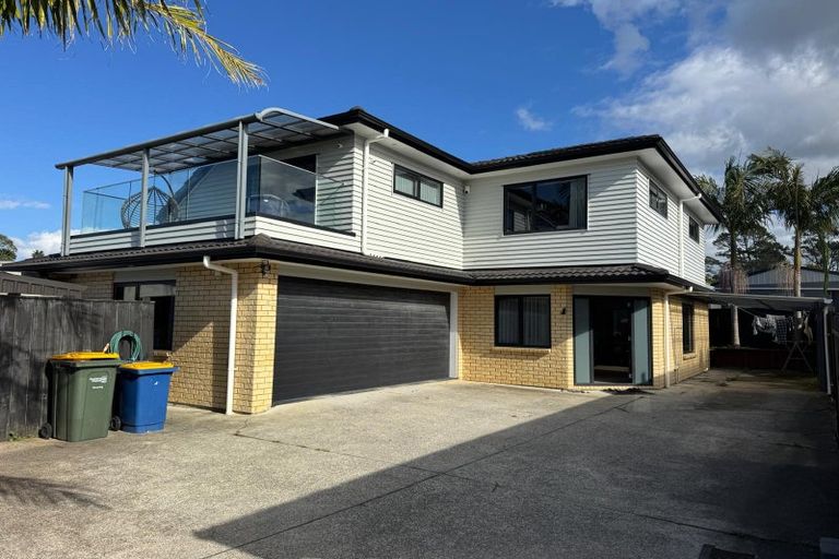 Photo of property in 14a Pipitea Place, Massey, Auckland, 0614
