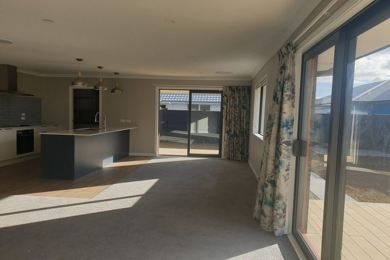 Photo of property in 42 Rose Leigh Drive, Cambridge, 3434