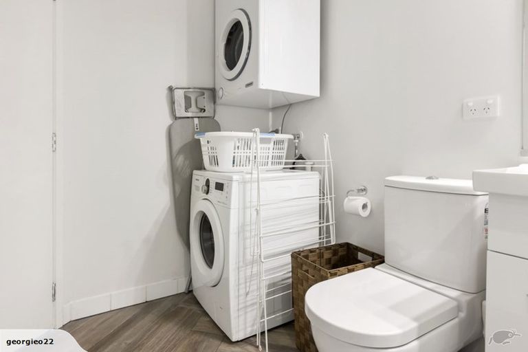 Photo of property in 1 Emily Place, Bellevue, Tauranga, 3110