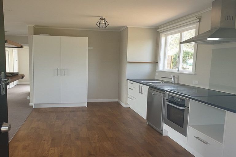 Photo of property in 15 Awaroa Road, Helensville, 0800