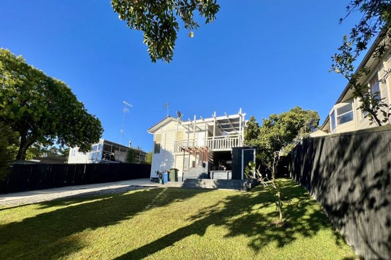 Photo of property in 27 Halberg Street, Glenfield, Auckland, 0629