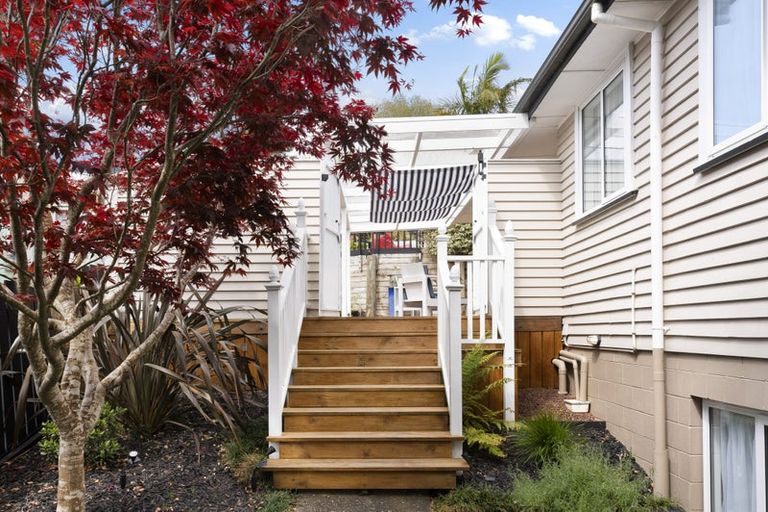 Photo of property in 11 Rangeview Road, Sunnyvale, Auckland, 0612