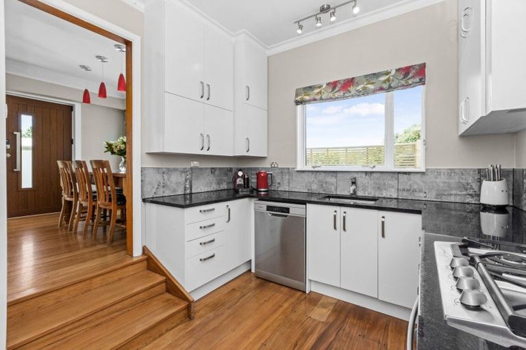 Photo of property in 32 Lucknow Road, Havelock North, 4130
