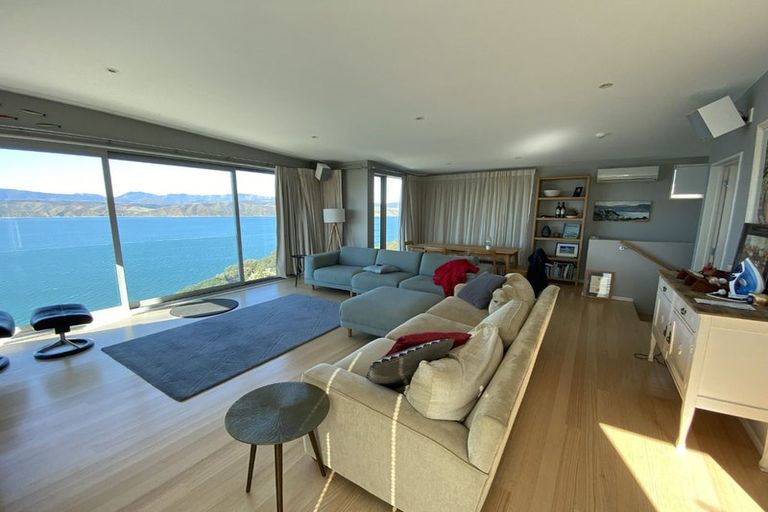 Photo of property in 23 Napier Street, Karaka Bays, Wellington, 6022