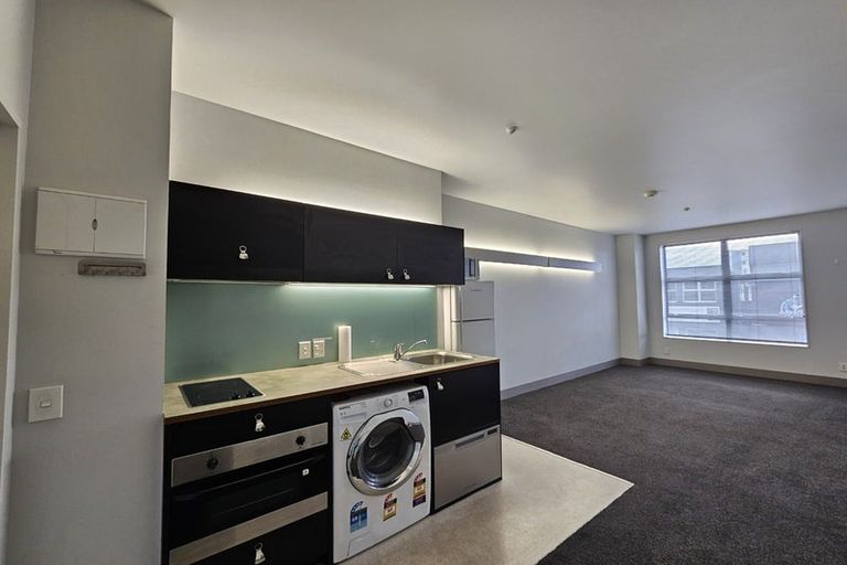 Photo of property in Urbane Apartments, 2/29 Webb Street, Mount Cook, Wellington, 6011
