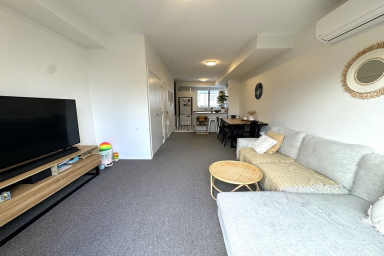 Photo of property in 86 Manarini Road, Westgate, Auckland, 0614
