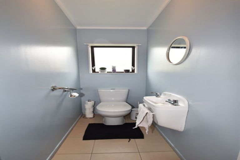 Photo of property in 1/5 Spring Grove, Henderson, Auckland, 0612