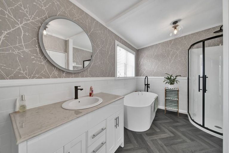 Photo of property in 128 Miranda Street, Stratford, 4332