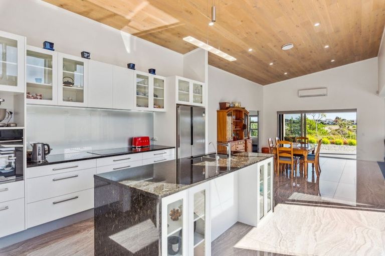 Photo of property in 15 Taranui Way, Paraparaumu Beach, Paraparaumu, 5032