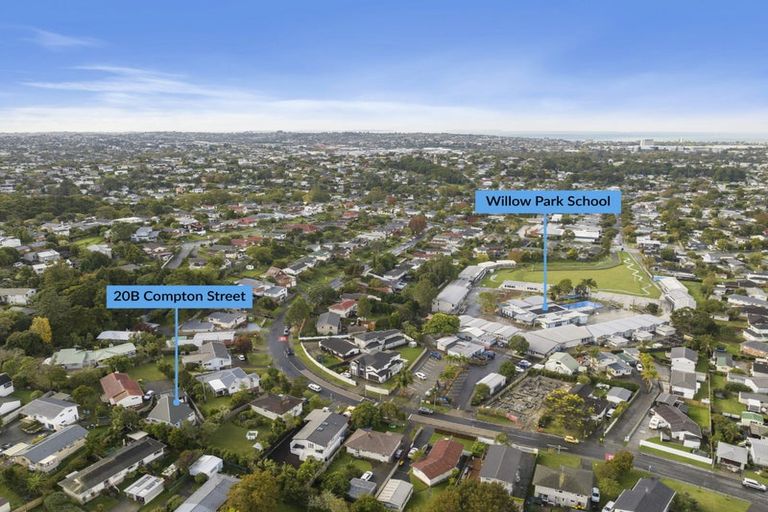 Photo of property in 2/20 Compton Street, Hillcrest, Auckland, 0627