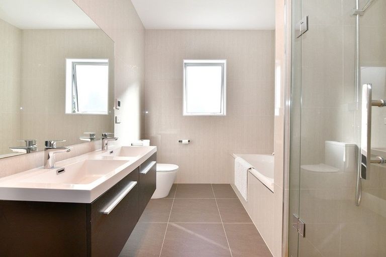 Photo of property in 33 Kaipuke Crescent, Gulf Harbour, Whangaparaoa, 0930