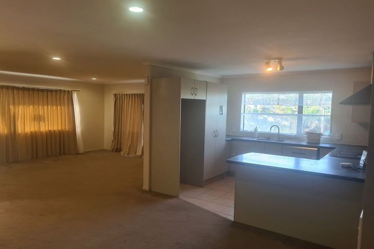 Photo of property in 229 Triangle Road, Massey, Auckland, 0614