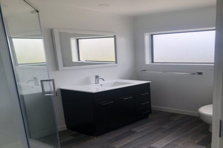 Photo of property in 24 Neil Avenue, Te Atatu Peninsula, Auckland, 0610