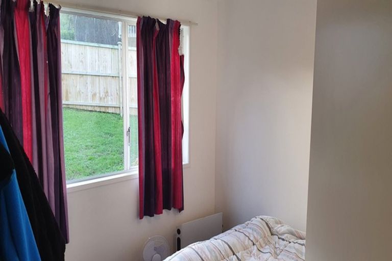 Photo of property in 16 Kemp Road, Massey, Auckland, 0614