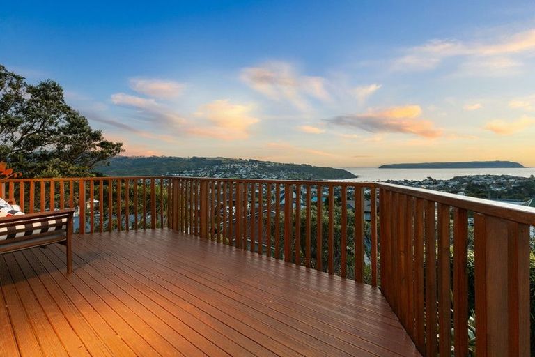 Photo of property in 112 Gloaming Hill, Titahi Bay, Porirua, 5022