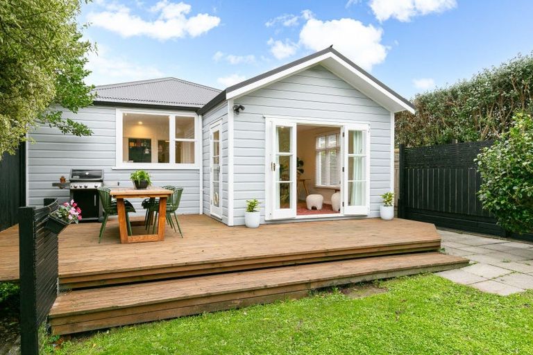 Photo of property in 47 Eden Street, Island Bay, Wellington, 6023