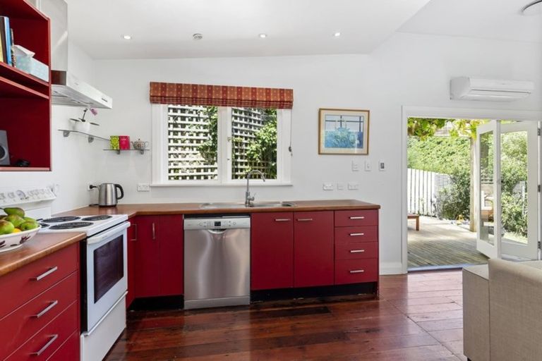 Photo of property in 325 Ohiro Road, Brooklyn, Wellington, 6021