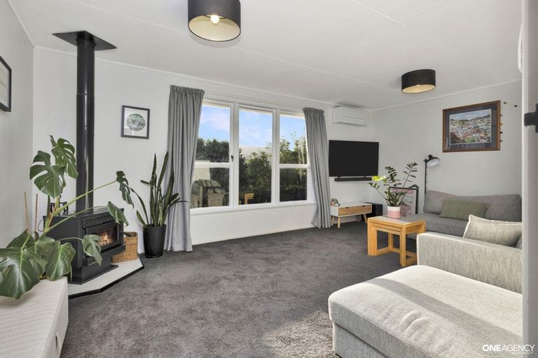 Photo of property in 22 Bartlett Grove, Tawa, Wellington, 5028