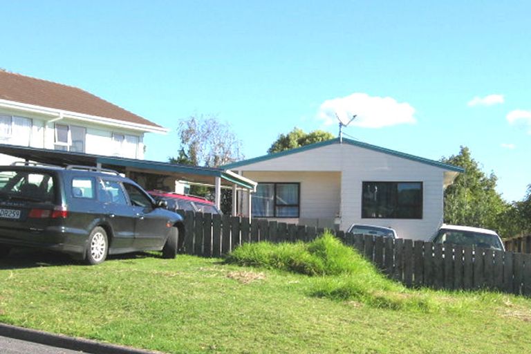 Photo of property in 5 Rena Place, West Harbour, Auckland, 0618
