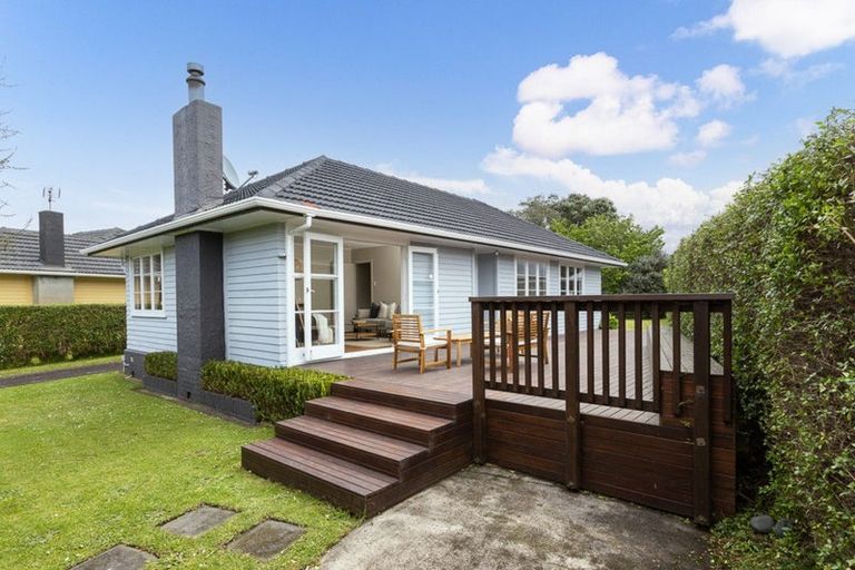 Photo of property in 12 London Street, Te Atatu Peninsula, Auckland, 0610