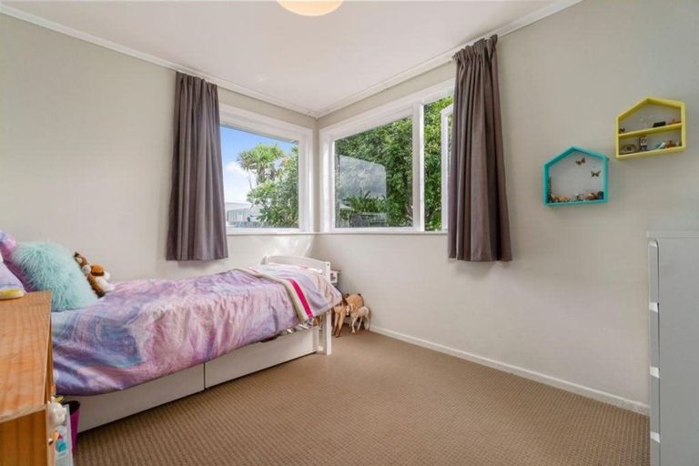 Photo of property in 8 Murray Road, Te Atatu Peninsula, Auckland, 0610