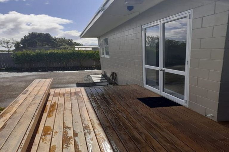 Photo of property in 2/27 Neptune Avenue, Beach Haven, Auckland, 0626