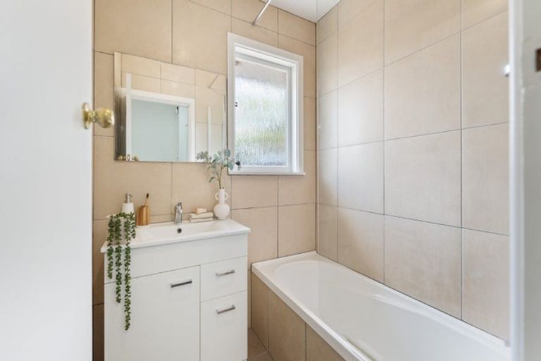 Photo of property in 24 Camelot Street, Ilam, Christchurch, 8041