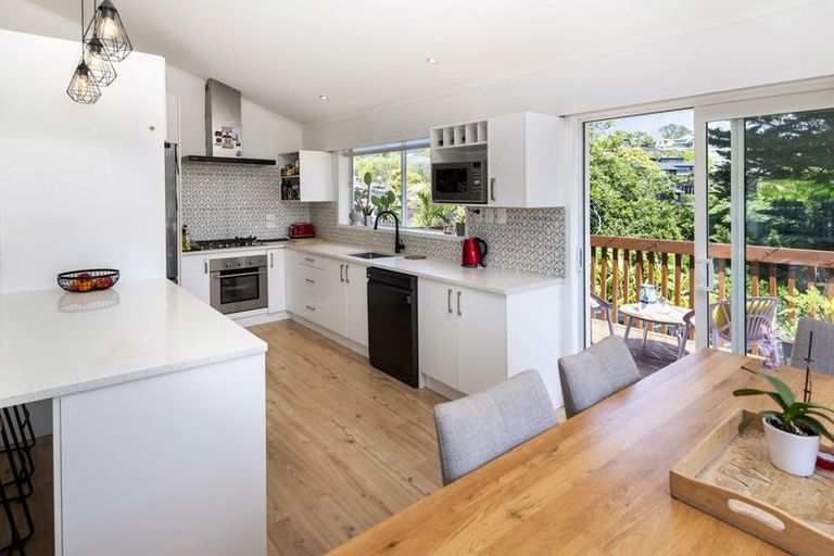 Photo of property in 12 Cheriton Road, Mellons Bay, Auckland, 2014