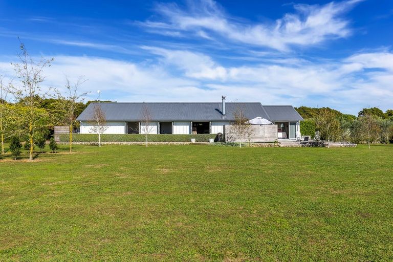 Photo of property in 1037 State Highway 1, Te Horo, Otaki, 5581