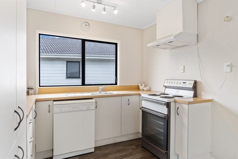 Photo of property in 28 Moire Road, Massey, Auckland, 0614