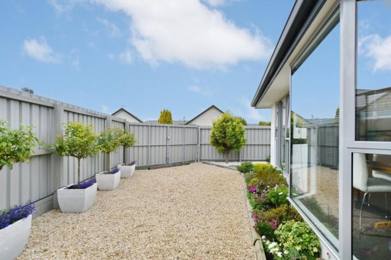 Photo of property in 28 Kirsten Place, Parklands, Christchurch, 8083