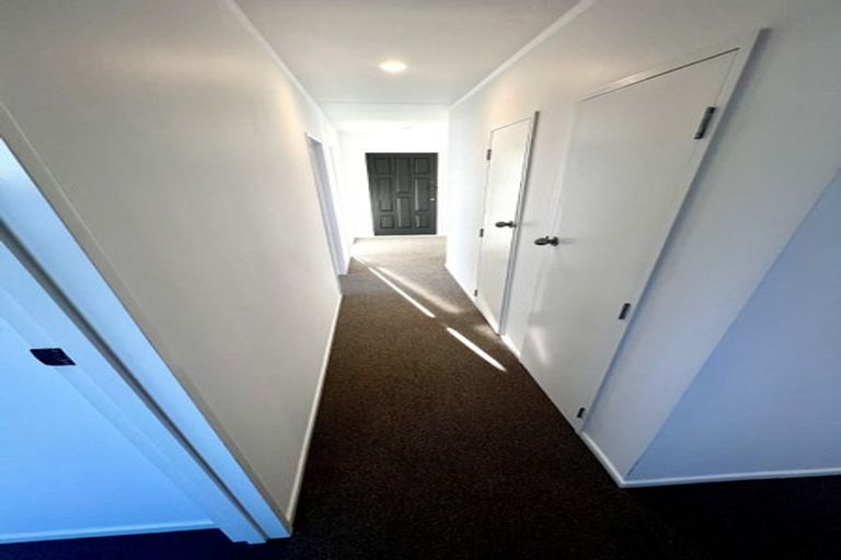 Photo of property in 12 Palliser Place, Milson, Palmerston North, 4414