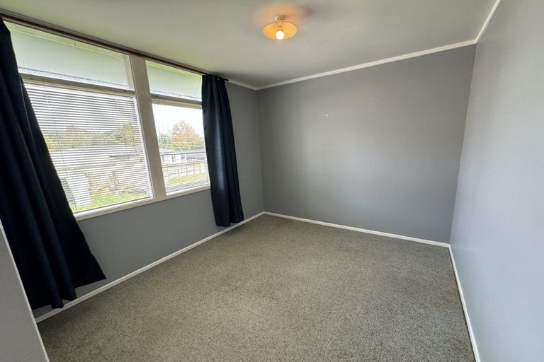 Photo of property in 97 Atkinson Road, Titirangi, Auckland, 0604