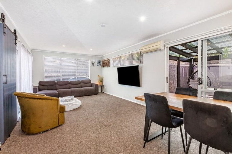 Photo of property in 41 Cleat Street, Whitby, Porirua, 5024