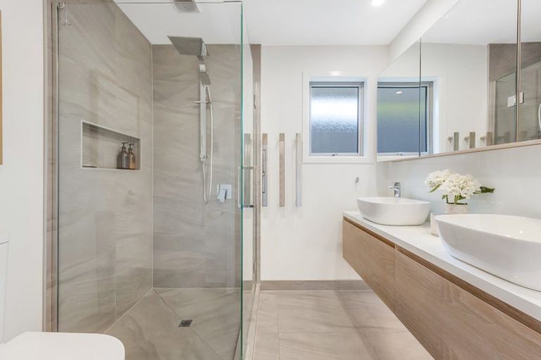 Photo of property in 100 Beach Road, Mellons Bay, Auckland, 2014
