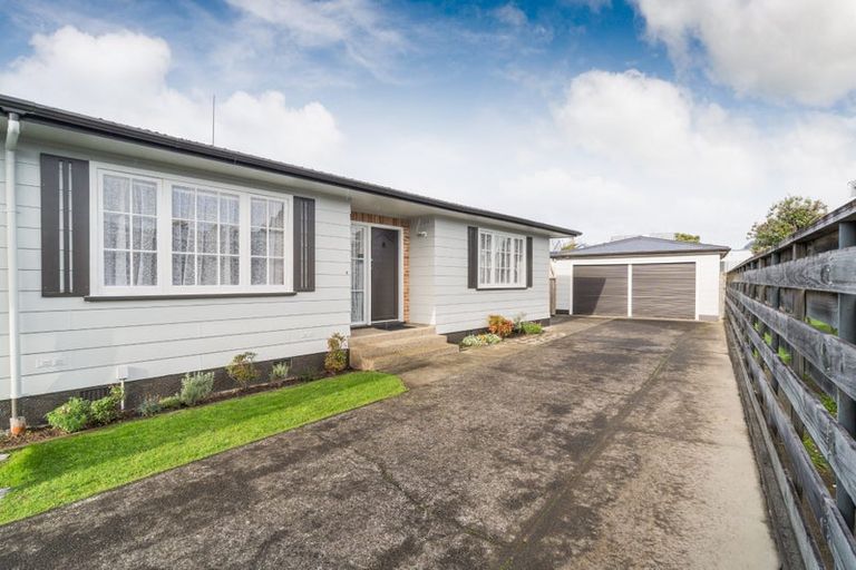 Photo of property in 15b Wikiriwhi Crescent, Awapuni, Palmerston North, 4412