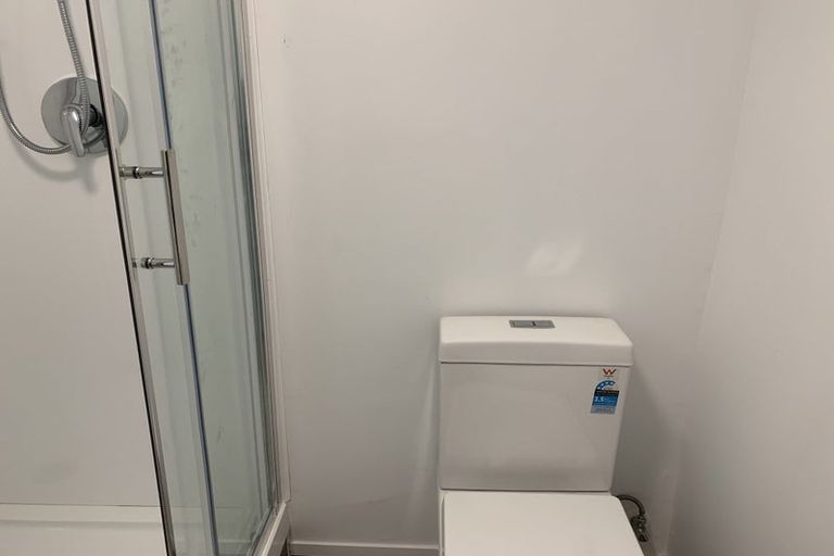 Photo of property in 21 Quigley Street, Newlands, Wellington, 6037