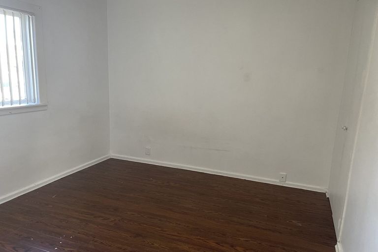 Photo of property in 31 Newington Road, Henderson, Auckland, 0612