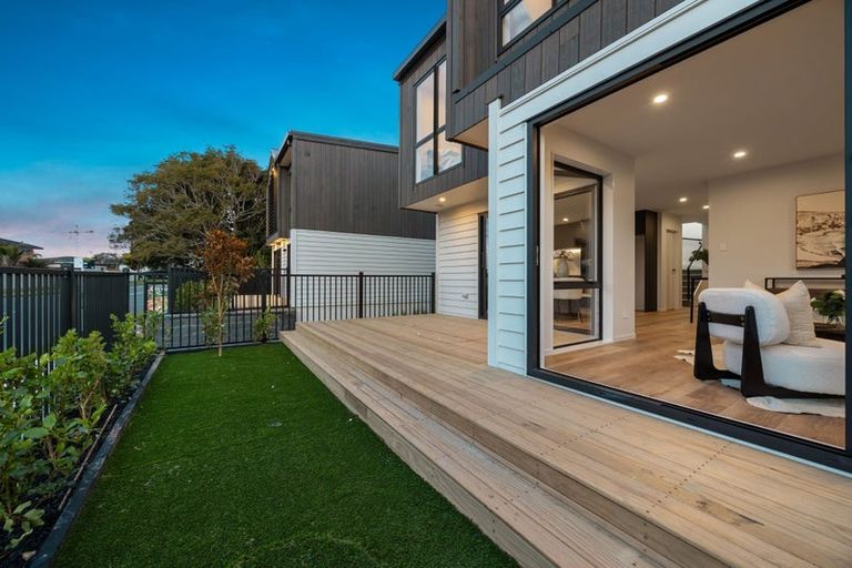 Photo of property in 10b Prince Regent Drive, Half Moon Bay, Auckland, 2012