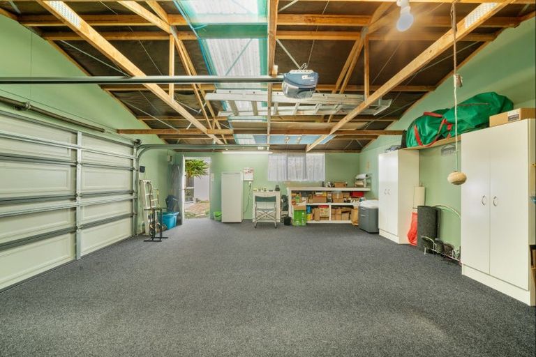 Photo of property in 33 Heta Road, Highlands Park, New Plymouth, 4312