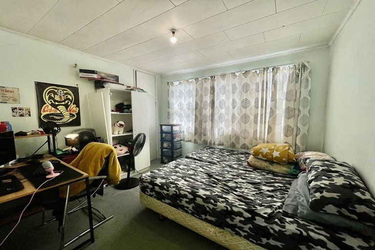 Photo of property in 5 Mcclintock Road, Massey, Auckland, 0614