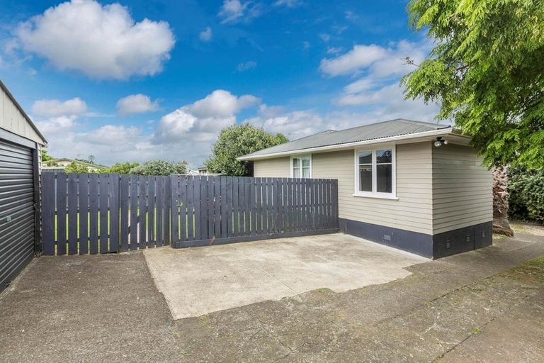 Photo of property in 14 Eddowes Street, Manurewa, Auckland, 2102
