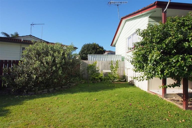Photo of property in 8 Katrina Place, Massey, Auckland, 0614