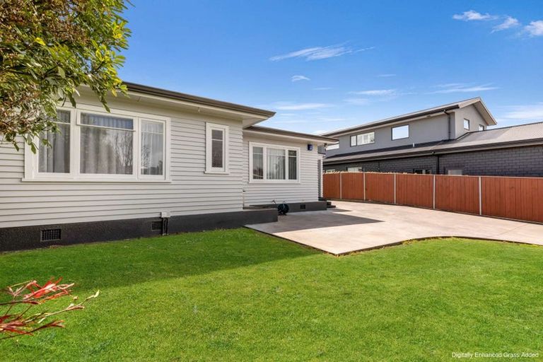 Photo of property in 33 Winston Avenue, Hokowhitu, Palmerston North, 4410