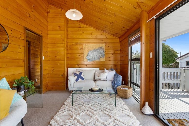 Photo of property in 58b William Bayes Place, Red Beach, 0932
